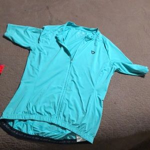 Baleaf running shirt large with pockets and reflective places
